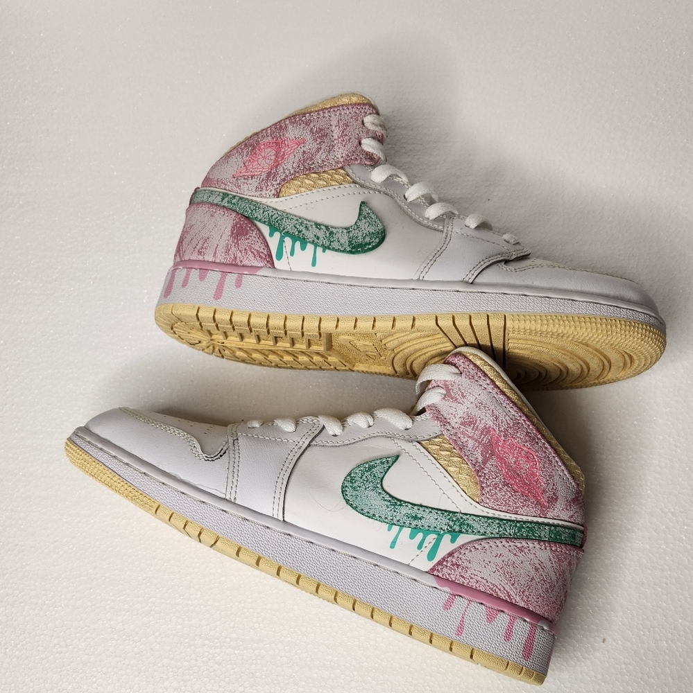 Jordan 1 Mid paint Drip shoes size 6